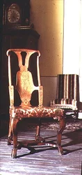 Stol, ca 1710 (valnöt)